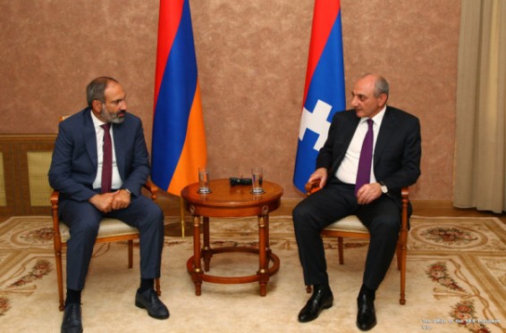 ԱՀ նախագահ Բակո Սահակյանը և ՀՀ վարչապետ Նիկոլ Փաշինյանը քննարկել են հայկական 2 պետությունների փոխգործակցությանը վերաբերող հարցեր