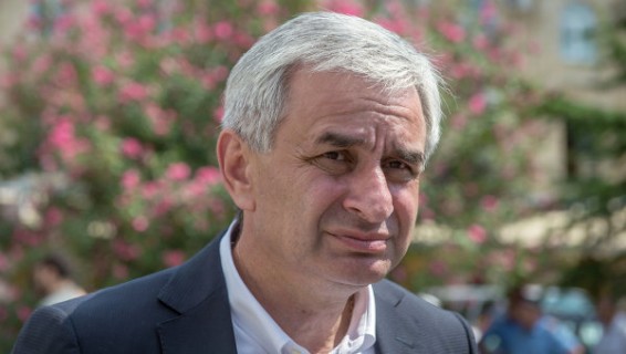 Президент Абхазии заявил, что референдум снимет напряжение в обществе