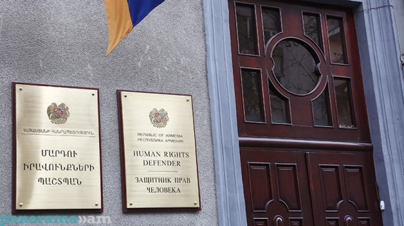 Արման Թաթոյանն այցելել է Կարո Եղնուկյանին