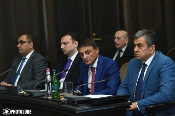 Ապրիլի 13-ից մինչև մայիսի 16-ը հավաքների ժամանակ ոստիկանների կողմից կատարված ենթադրյալ հանցագործություններով ստացվել է 32 հաղորդում. Վ. Օսիպյան