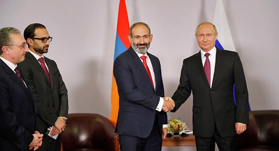 Пашинян обсуждал с Путиным карабахский конфликт
