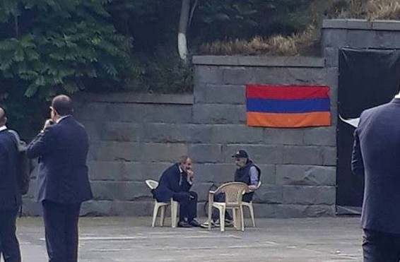 Նիկոլ Փաշինյանի հետ հանդիպումից հետո Գարեգին Չուգասզյանը դադարեցրեց հացադուլը