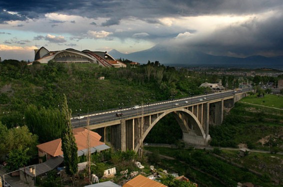 Փրկարարները Կիևյան կամրջից ինքնասպանության փորձ են կանխել