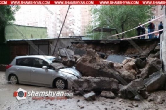 Փլուզում Զորավար Անդրանիկի փողոցում. վնասվել են ավտոմեքենաներ