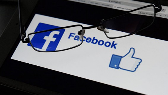Facebook передал данные пользователей производителям гаджетов, сообщили СМИ