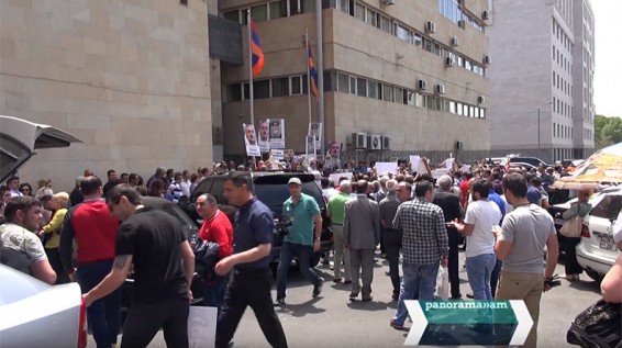 В Ереване прошла акция с требованием освобождения экс-командующего Армией обороны НКР С. Бабаяна