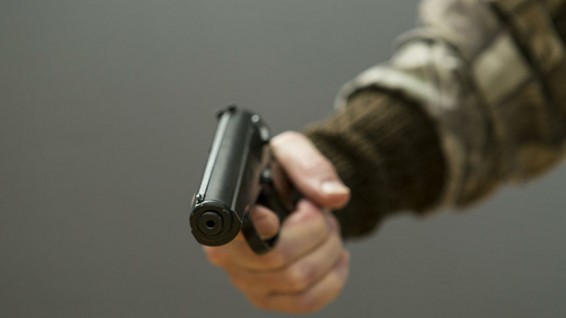 Неизвестный устроил стрельбу рядом с гимназией в Челябинске