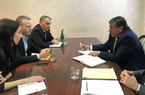 Գյուղնախարարը և ԱԶԲ ներկայացուցիչը քննարկել են ՀՀ-ում իրականացվող ծրագրերը
