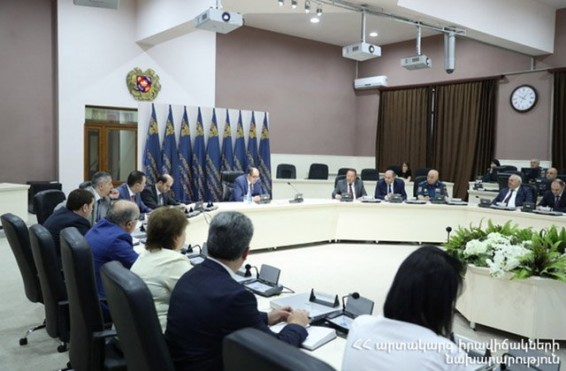 Խորհրդակցություն ԱԻՆ-ում. նախարարը կարգադրեց խստիվ հետևել Երևանում գազալցակայանների համապատասխանությանը սահմանված չափորոշիչներին