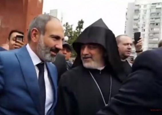Video. Նիկոլ Փաշինյանն այցելել է Մոսկվայում հայկական եկեղեցի, ապա Գրիգոր Նարեկացու անվան վարժարան
