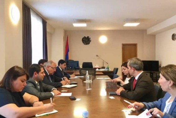 Սուրեն Պապիկյանն ընդունել է ԱԶԲ պատվիրակությանը