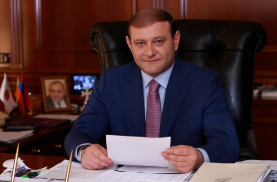 Վստա՛հ եմ, որ այսուհետ ևս կշարունակեք մնալ ձեր կոչմանը, սկզբունքներին և առաքելությանը հավատարիմ. Տարոն Մարգարյանի շնորհավորանքը՝ բուժաշխատողներին