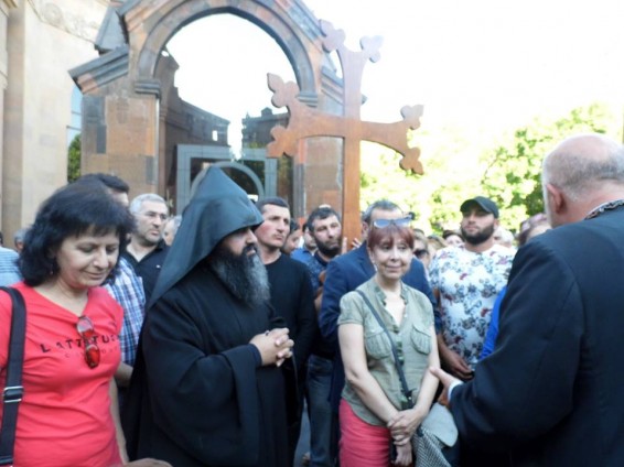 Կորյուն աբեղա Առաքելյանն ազատվել է Սուրբ Գայանե վանքի վանահոր պարտականություններից