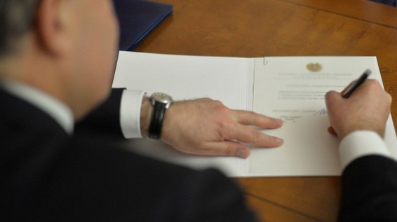 Президент Армении Армен Саркисян подписал поправки в закон о накопительных пенсиях