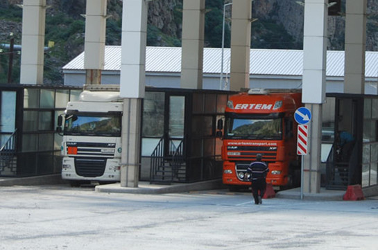 Լարսում կուտակումները պայմանավորված են զբոսաշրջային հոսքերի կտրուկ աճով. նախարարությունում գործում է «թեժ գիծ»