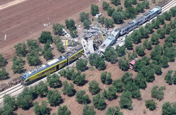 Իտալիայում մարդատար գնացքները բախվել են