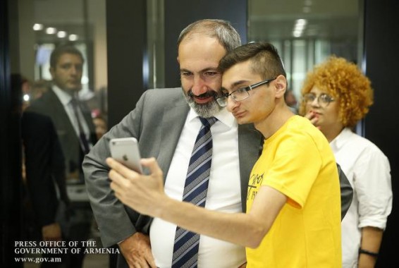 Пашинян ознакомился с деятельностью и планами Центра креативных технологий ТУМО