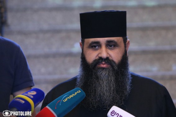 Ներկայացվածն օրիգինալ Գեղարդը չէ, այն պահվում է Գրիգոր Լուսավորչի աջի հետ՝ չհրկիզվող պահարանում. Տեր Կորյուն աբեղա Առաքելյան