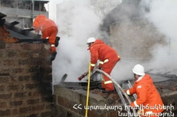 Երևանում երկհարկանի տունն ամբողջությամբ այրվել է