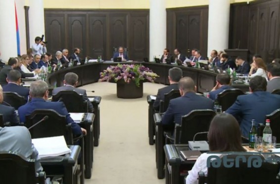 Ակցիայի նպատակը ընթերցանությունը խթանելն է, հատկապես կառավարության անդամների շրջանակում. նրանք «Անտարեսից» գրքեր են ստացել նվեր