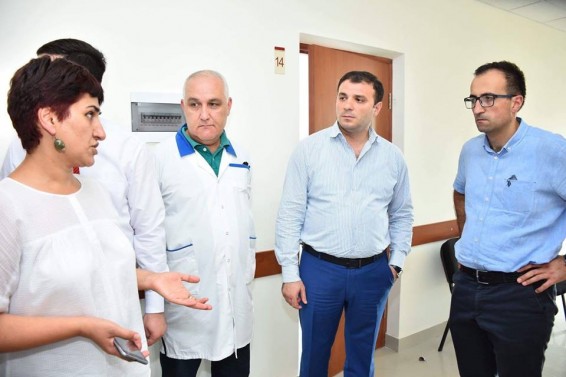 Photo: Ա. Թորոսյանը Արմավիրի մարզպետ Գագիկ Միրիջանյանի ուղեկցությամբ այցելեց մարզի բոլոր խոշոր բուժհաստատությունները