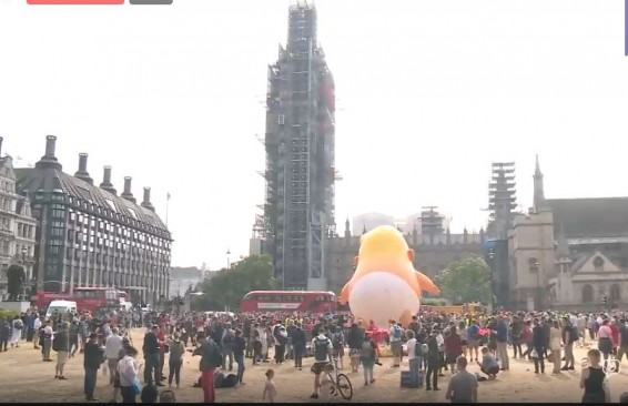 LIVE: Активисты в Лондоне запустили воздушный шар в виде Трампа