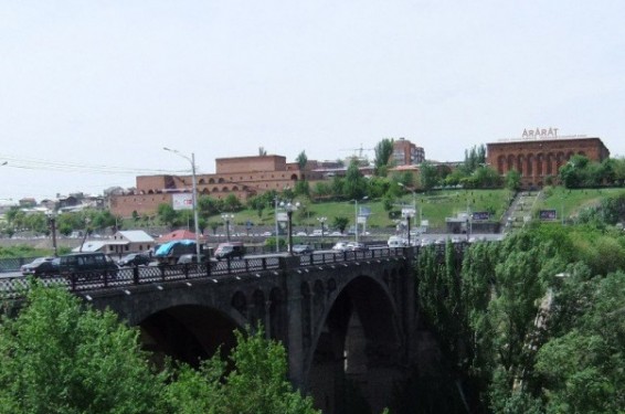 32-ամյա աղջիկը փորձել է ինքնասպանութնուն գործել Երևանի Հաղթանակ, որոշ ժամանակ անց՝ Կիևյան կամրջներից