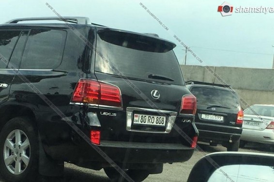 Мэр Аштарака остался без своего Lexus-а, забыв водительские права