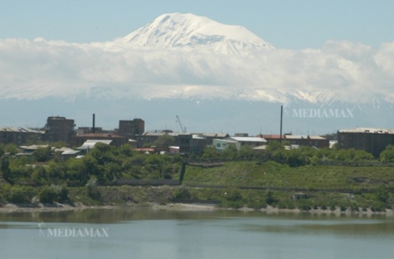 Երևանյան լճում նավակ է շրջվել
