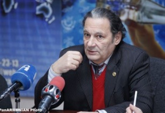 Հայաստանում չի ստացվում ընդդիմության միավորումը մեկ դրոշի ներքո. Ահարոն Ադիբեկյան