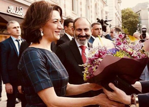 Նիկոլն ինձ սիրահարվեց առաջին հայացքից, իսկ ես… մի փոքր ուշ. Աննա Հակոբյանը պատմել է իր ընտանիքի մասին