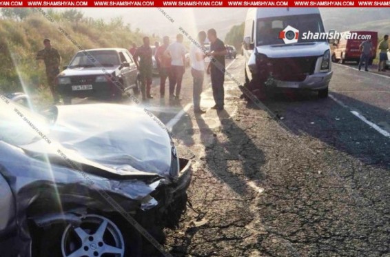 Արարատի մարզում բախվել են Opel-ն ու նորակոչիկներ տեղափոխող Volkswagen-ը․ կան վիրավորներ․ shamshyan.com