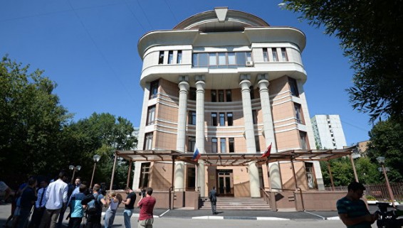 Суд в Москве арестовал всех трех сестер по подозрению в убийстве отца