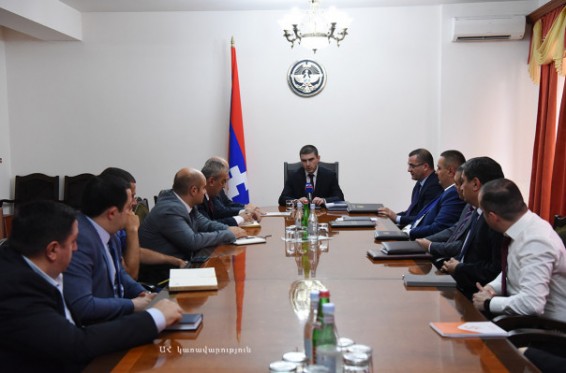 ԱՀ պետնախարարը հանդիպել է Արցախում գործունեություն իրականացնող առևտրային բանկերի և վարկային կազմակերպությունների ներկայացուցիչների հետ