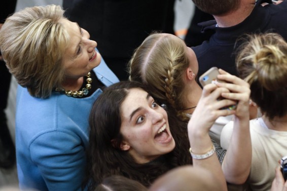 Photo. Մարդկանց արձագանքը առաջին անգամ Հիլարի Քլինթոնին հանդիպելիս