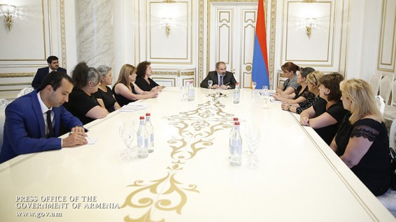 Վարչապետն ընդունել է ապրիլյան քառօրյա պատերազմում զոհված զինծառայողների ընտանիքների անդամներին