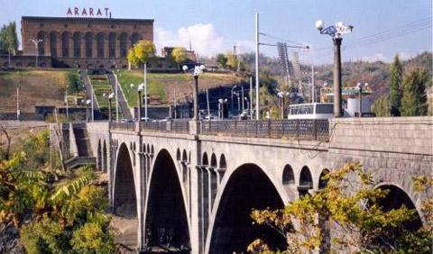Քաղաքացին նետվել է Հաղթանակի կամրջից