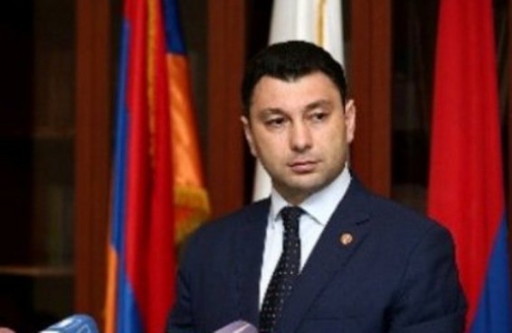 Ի՞նչ է նշանակում խորհրդարանն ինքնալուծարվի, ես դեմ եմ դրան. Շարմազանովը՝ Փաշինյանի առաջարկի մասին