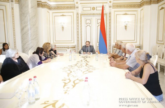 Ամբողջական, բոլոր մանրամասներով բացահայտումներ կունենանք. վարչապետը հանդիպել է «Մարտի 1»-ի զոհերի հարազատներին