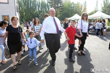 Արմեն Սարգսյանն իր նստավայրում ընդունեց դպրոցականներին