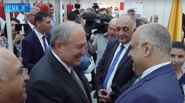 Video. «էս սիրուն փողկապը որտեղի՞ց ես գտել». Արմեն Սարգսյանը՝ Րաֆֆի Հովհաննիսյանին