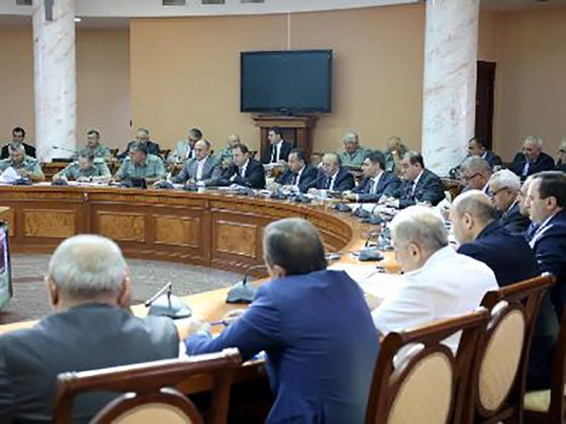 ՊՆ-ում քննարկել են զինծառայողների առողջության եւ մարտական պատրաստականության հարցեր