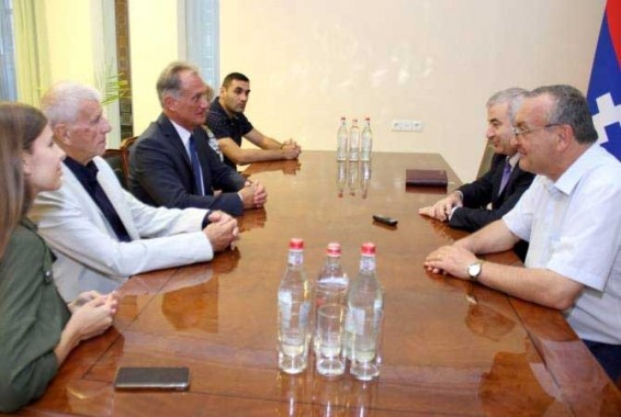 Աշոտ Ղուլյանն ընդունել է հայ լեգենդար հեռացատկորդներ Տեր-Հովհաննիսյանին և Էմմիյանին