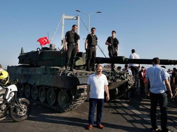 Հեղաշրջման տապալումից հետո Էրդողանը «լիակատար զտումներ» կսկսի եւ ավելի ռեակցիոն կդառնա. Kathimerini