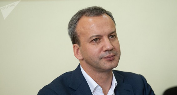 Дворкович: на фоне политических противостояний очень тяжело решать экономические проблемы