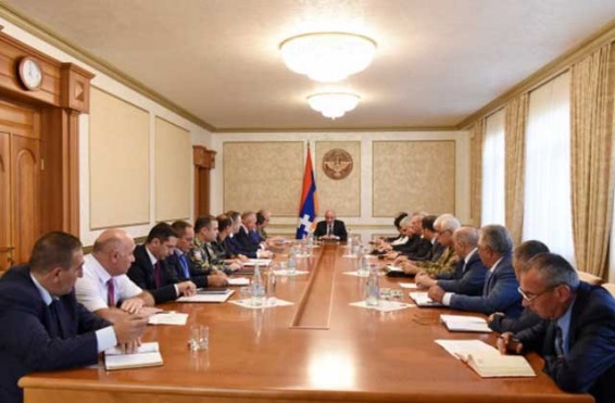 Բակո Սահակյանը հանձնարարականներ է տվել պաշտպանության նախարարին