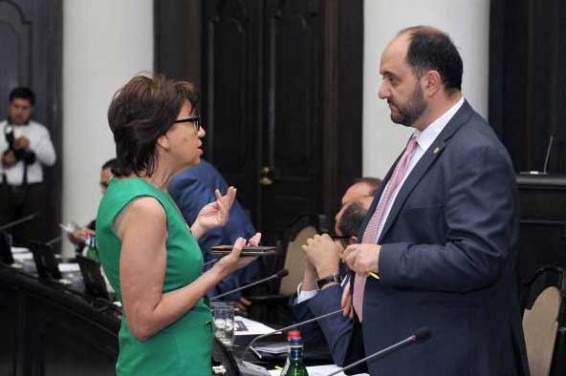 Արայիկ Հարությունյանը հայտնում է Երևանի որոշ դպրոցներում քարոզչություն անելու փորձերին հակազդելու մասին