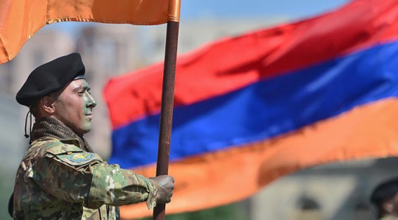 Без громких фраз, но обязательно стоя: с Днем независимости, армянская армия