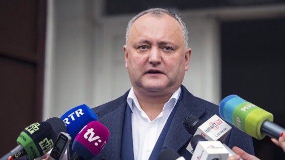 КС Молдавии временно отстранил Додона от должности президента