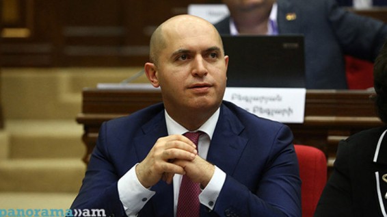 Армен Ашотян – премьеру Армении: Закрывать улицы можете, а закрывать рты – нет